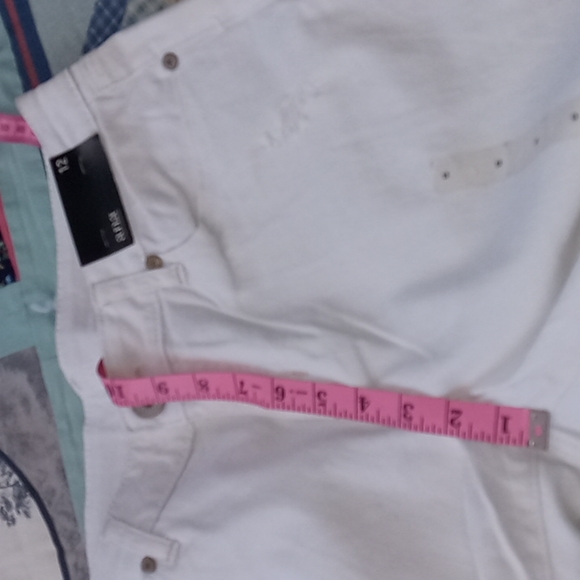 NWT,Cute,a.n.a,Lightly Distressed, Ankle/Crop,Jeans with Embroidered Frayed Hems - Picture 9 of 16